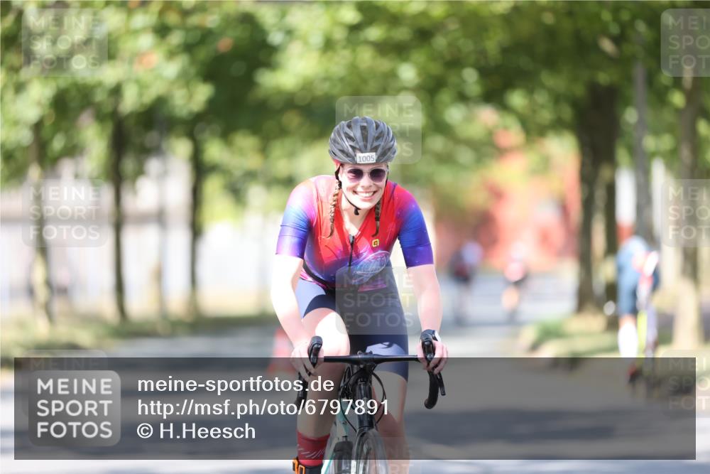 11.08.2024 - GEWOBA Citytriathlon Bremen H.Heesch http://msf.ph/oto/6797891 11.08.2024 11:53:00 Laufen  meine-sportfotos.de