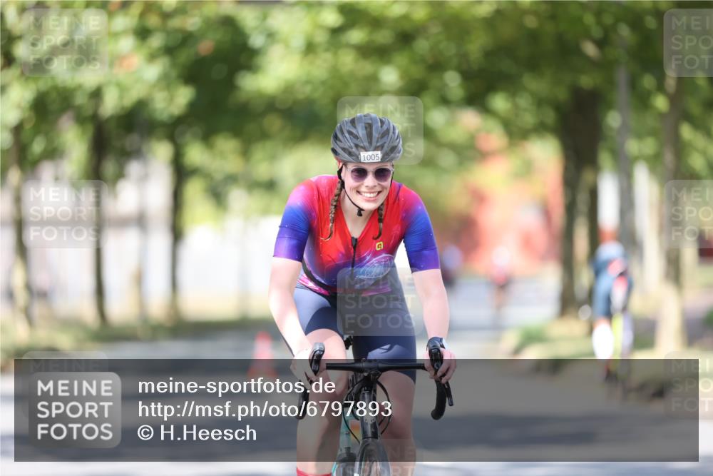 11.08.2024 - GEWOBA Citytriathlon Bremen H.Heesch http://msf.ph/oto/6797893 11.08.2024 11:53:00 Laufen  meine-sportfotos.de