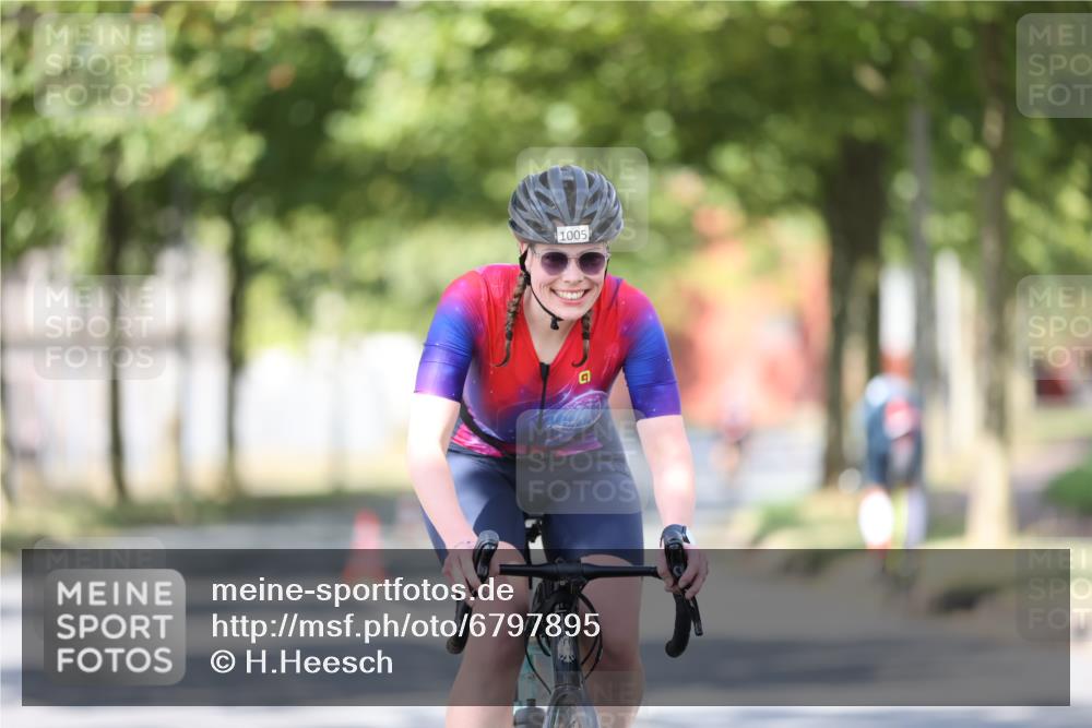 11.08.2024 - GEWOBA Citytriathlon Bremen H.Heesch http://msf.ph/oto/6797895 11.08.2024 11:53:00 Laufen  meine-sportfotos.de