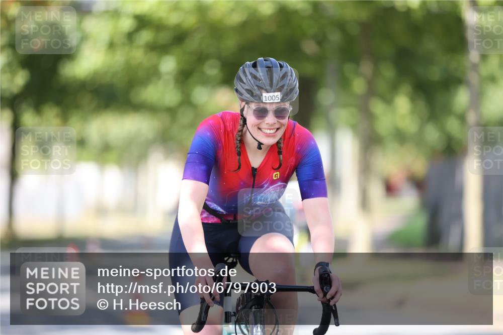 11.08.2024 - GEWOBA Citytriathlon Bremen H.Heesch http://msf.ph/oto/6797903 11.08.2024 11:53:00 Laufen  meine-sportfotos.de