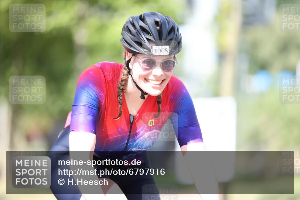 11.08.2024 - GEWOBA Citytriathlon Bremen H.Heesch http://msf.ph/oto/6797916 11.08.2024 11:53:01 Laufen  meine-sportfotos.de
