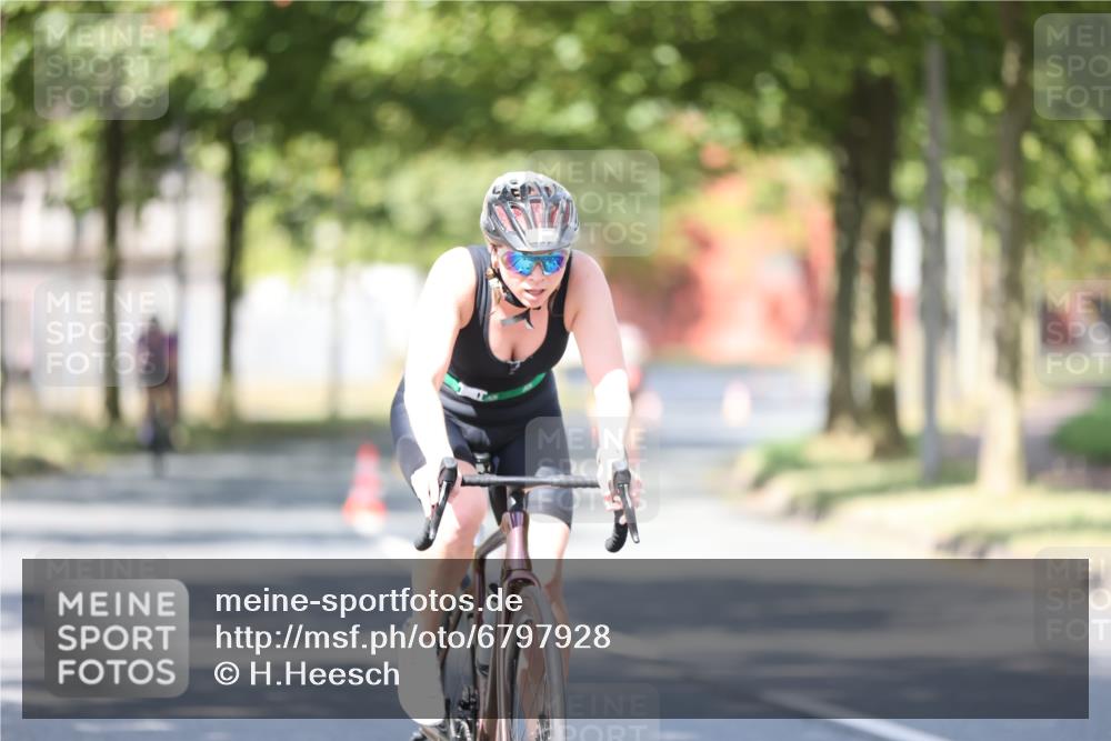 11.08.2024 - GEWOBA Citytriathlon Bremen H.Heesch http://msf.ph/oto/6797928 11.08.2024 11:53:15 Laufen  meine-sportfotos.de