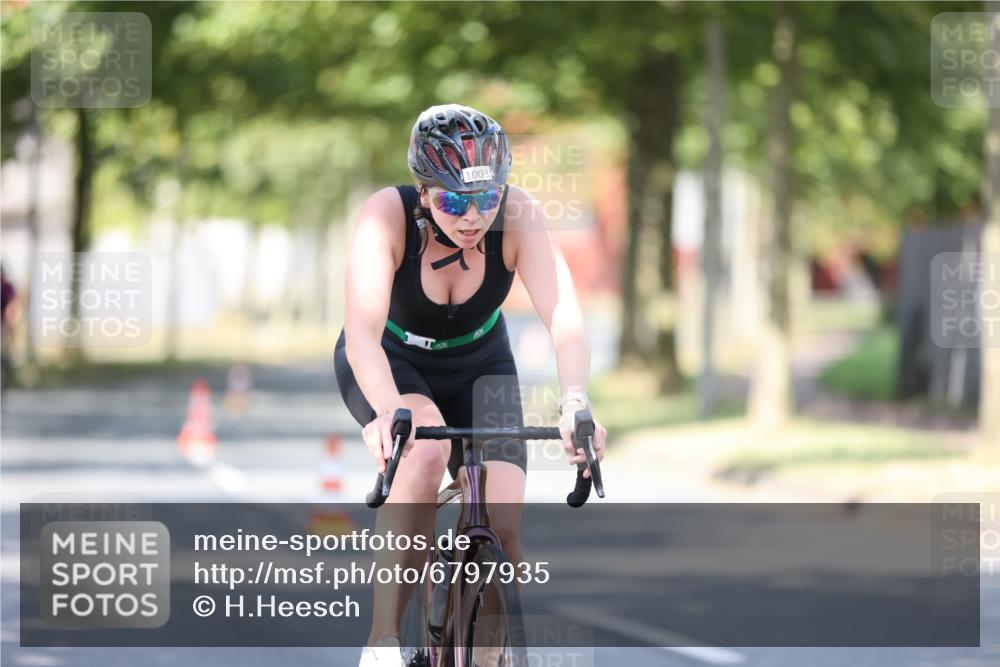 11.08.2024 - GEWOBA Citytriathlon Bremen H.Heesch http://msf.ph/oto/6797935 11.08.2024 11:53:16 Laufen  meine-sportfotos.de