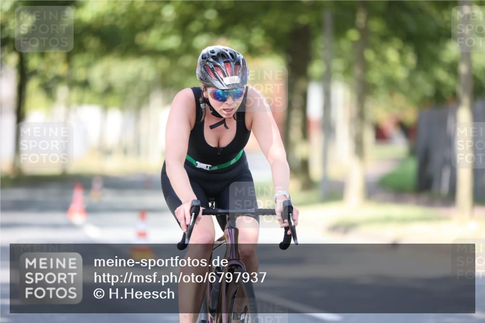 11.08.2024 - GEWOBA Citytriathlon Bremen H.Heesch http://msf.ph/oto/6797937 11.08.2024 11:53:16 Laufen  meine-sportfotos.de