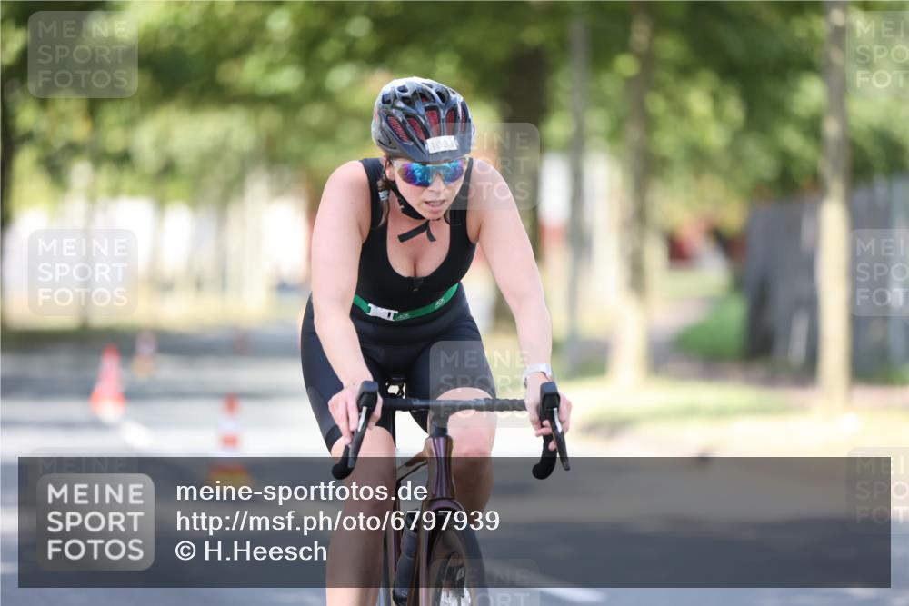 11.08.2024 - GEWOBA Citytriathlon Bremen H.Heesch http://msf.ph/oto/6797939 11.08.2024 11:53:16 Laufen  meine-sportfotos.de