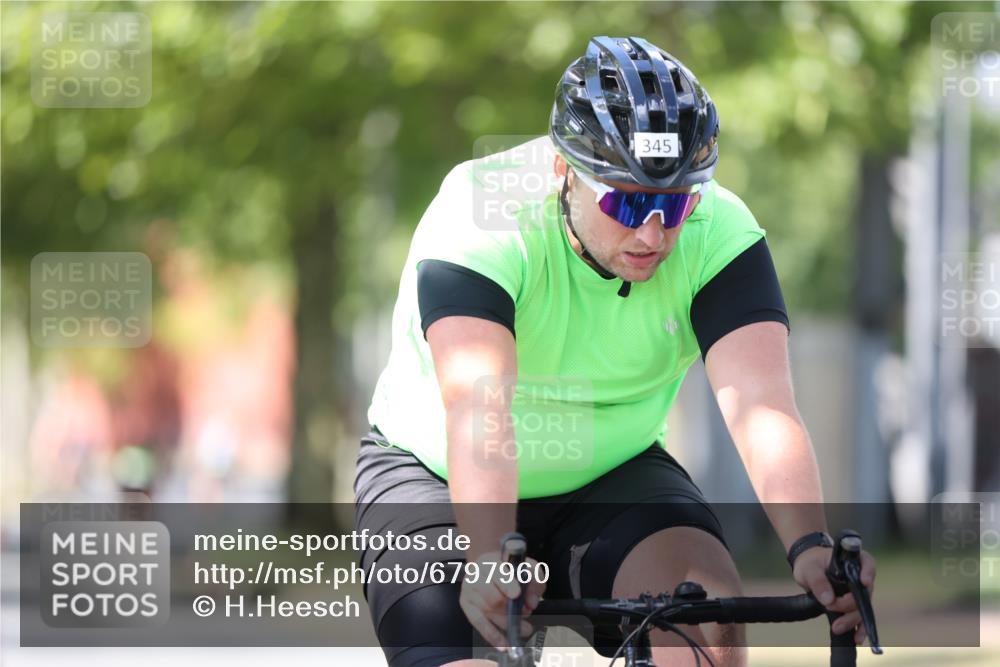 11.08.2024 - GEWOBA Citytriathlon Bremen H.Heesch http://msf.ph/oto/6797960 11.08.2024 13:34:52 Radfahren 319, 345, 365, 440, 445, 515, 548 meine-sportfotos.de