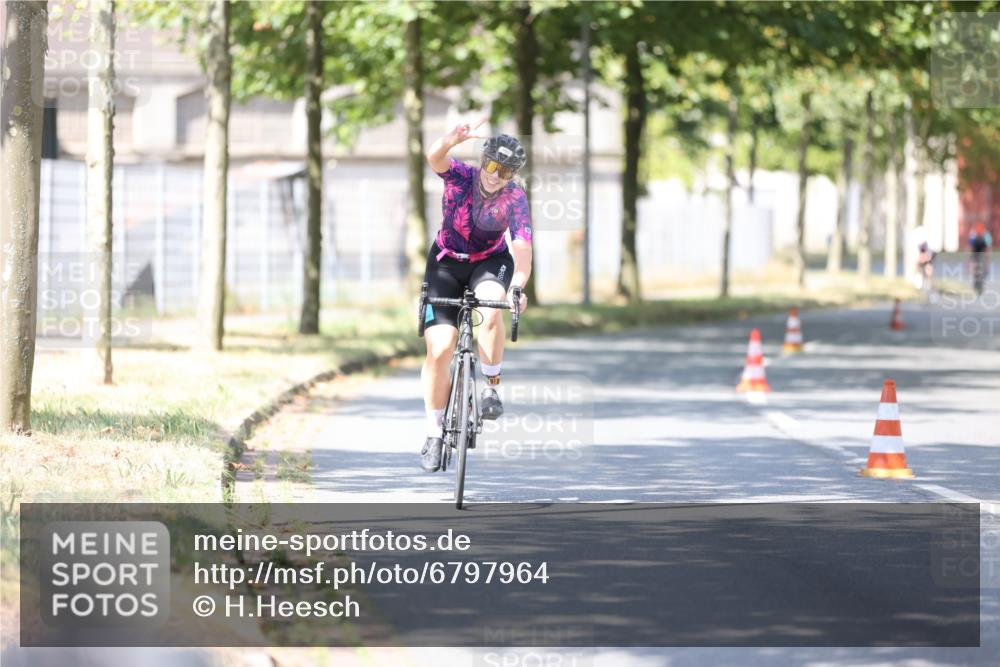 11.08.2024 - GEWOBA Citytriathlon Bremen H.Heesch http://msf.ph/oto/6797964 11.08.2024 11:53:19 Laufen  meine-sportfotos.de