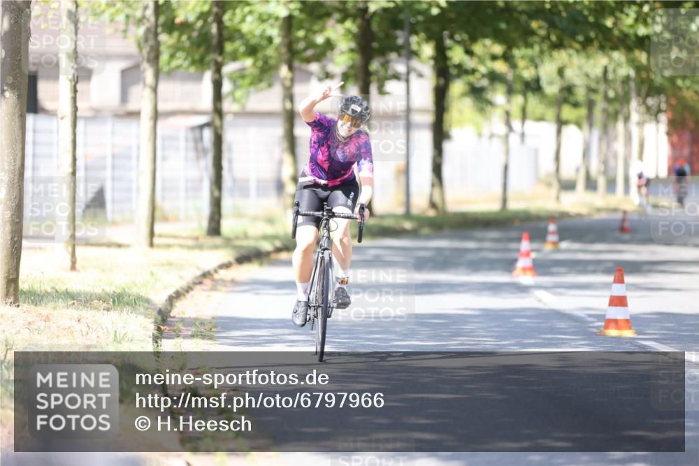 11.08.2024 - GEWOBA Citytriathlon Bremen H.Heesch http://msf.ph/oto/6797966 11.08.2024 11:53:20 Laufen  meine-sportfotos.de