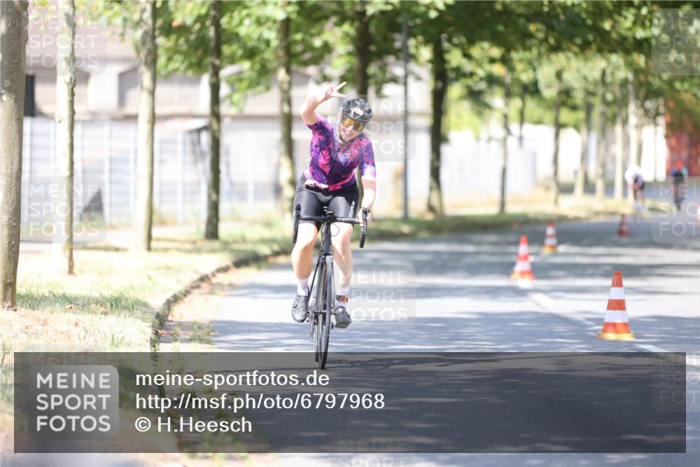 11.08.2024 - GEWOBA Citytriathlon Bremen H.Heesch http://msf.ph/oto/6797968 11.08.2024 11:53:20 Laufen  meine-sportfotos.de