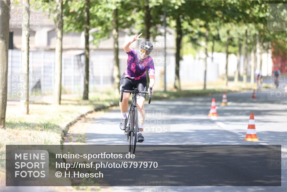 11.08.2024 - GEWOBA Citytriathlon Bremen H.Heesch http://msf.ph/oto/6797970 11.08.2024 11:53:20 Laufen  meine-sportfotos.de