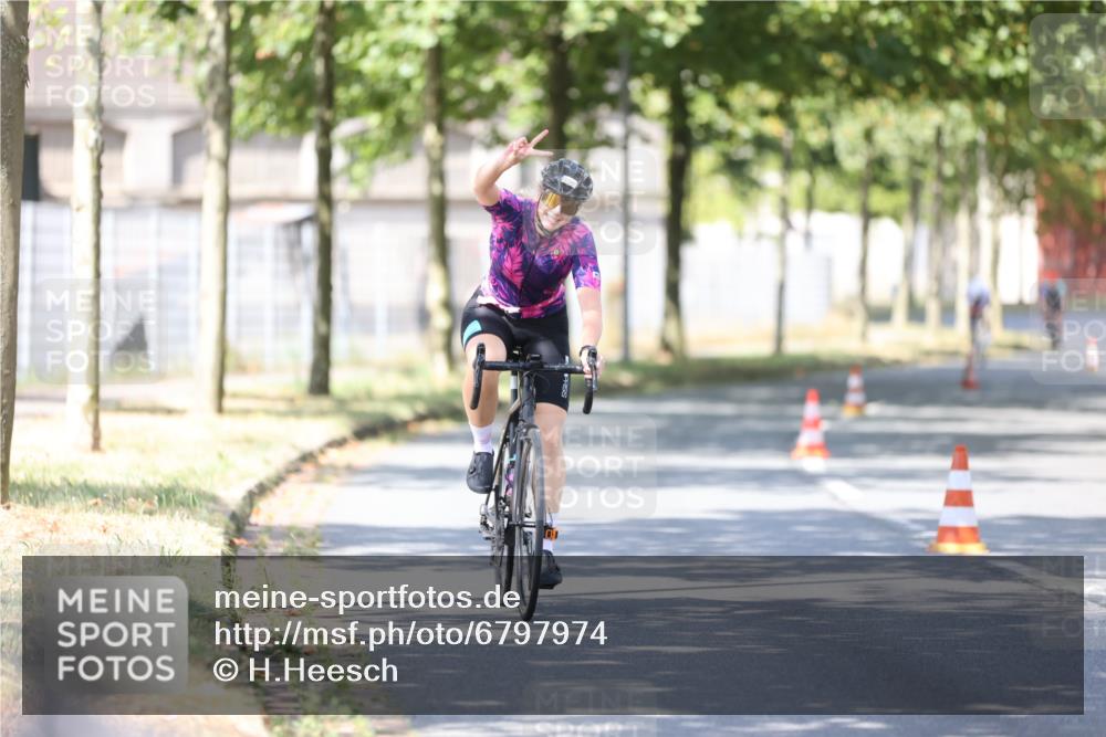 11.08.2024 - GEWOBA Citytriathlon Bremen H.Heesch http://msf.ph/oto/6797974 11.08.2024 11:53:20 Laufen  meine-sportfotos.de