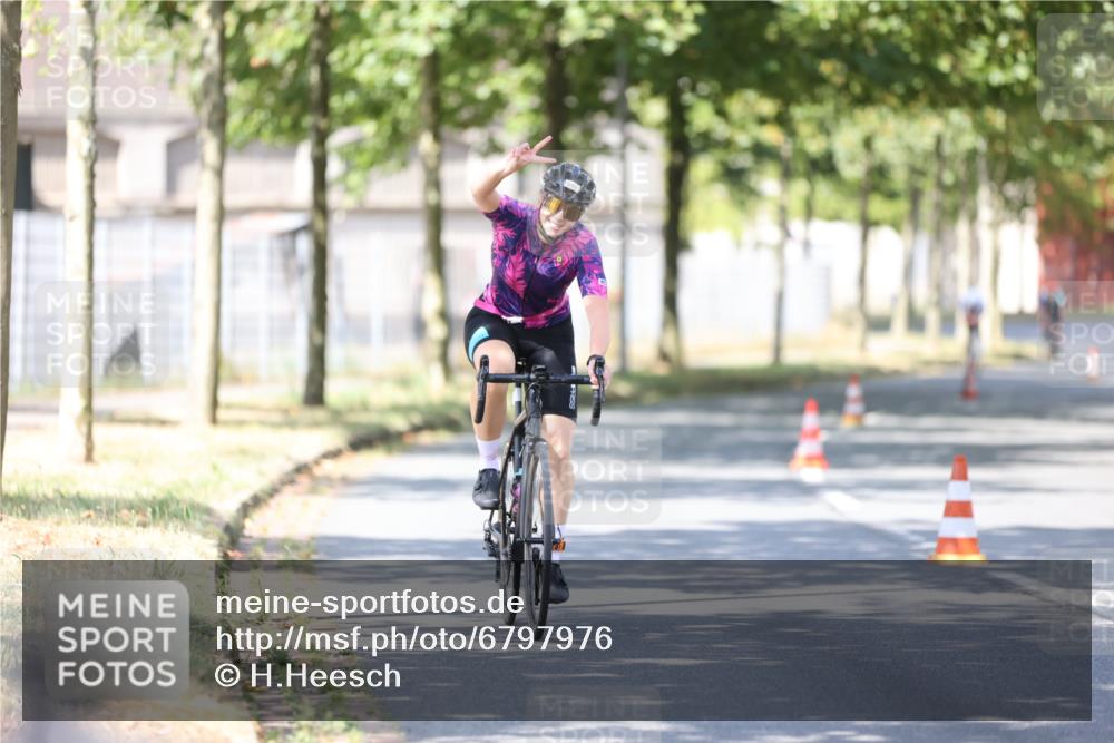 11.08.2024 - GEWOBA Citytriathlon Bremen H.Heesch http://msf.ph/oto/6797976 11.08.2024 11:53:20 Laufen  meine-sportfotos.de