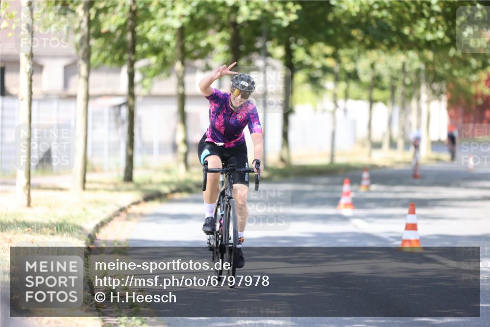 11.08.2024 - GEWOBA Citytriathlon Bremen H.Heesch http://msf.ph/oto/6797978 11.08.2024 11:53:20 Laufen  meine-sportfotos.de