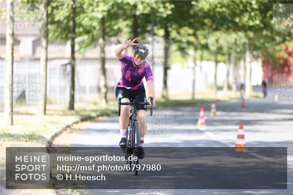 11.08.2024 - GEWOBA Citytriathlon Bremen H.Heesch http://msf.ph/oto/6797980 11.08.2024 11:53:20 Laufen  meine-sportfotos.de