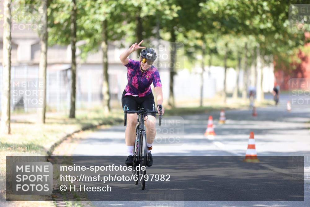 11.08.2024 - GEWOBA Citytriathlon Bremen H.Heesch http://msf.ph/oto/6797982 11.08.2024 11:53:20 Laufen  meine-sportfotos.de