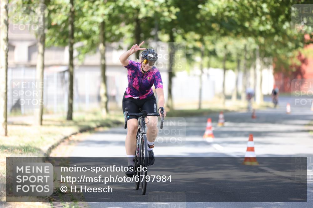 11.08.2024 - GEWOBA Citytriathlon Bremen H.Heesch http://msf.ph/oto/6797984 11.08.2024 11:53:20 Laufen  meine-sportfotos.de