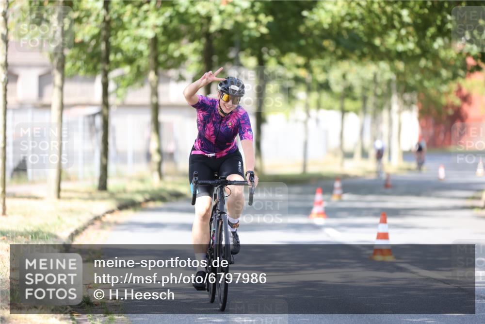 11.08.2024 - GEWOBA Citytriathlon Bremen H.Heesch http://msf.ph/oto/6797986 11.08.2024 11:53:20 Laufen  meine-sportfotos.de