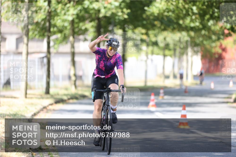 11.08.2024 - GEWOBA Citytriathlon Bremen H.Heesch http://msf.ph/oto/6797988 11.08.2024 11:53:20 Laufen  meine-sportfotos.de