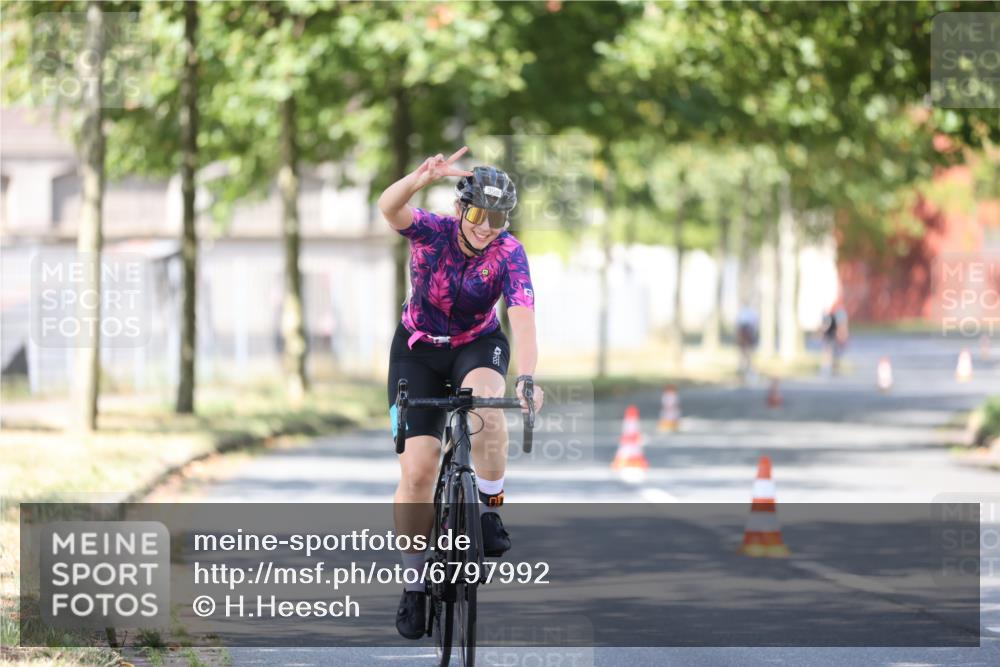 11.08.2024 - GEWOBA Citytriathlon Bremen H.Heesch http://msf.ph/oto/6797992 11.08.2024 11:53:20 Laufen  meine-sportfotos.de