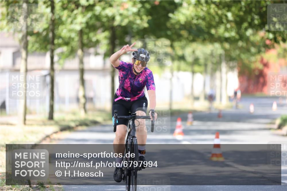 11.08.2024 - GEWOBA Citytriathlon Bremen H.Heesch http://msf.ph/oto/6797994 11.08.2024 11:53:20 Laufen  meine-sportfotos.de