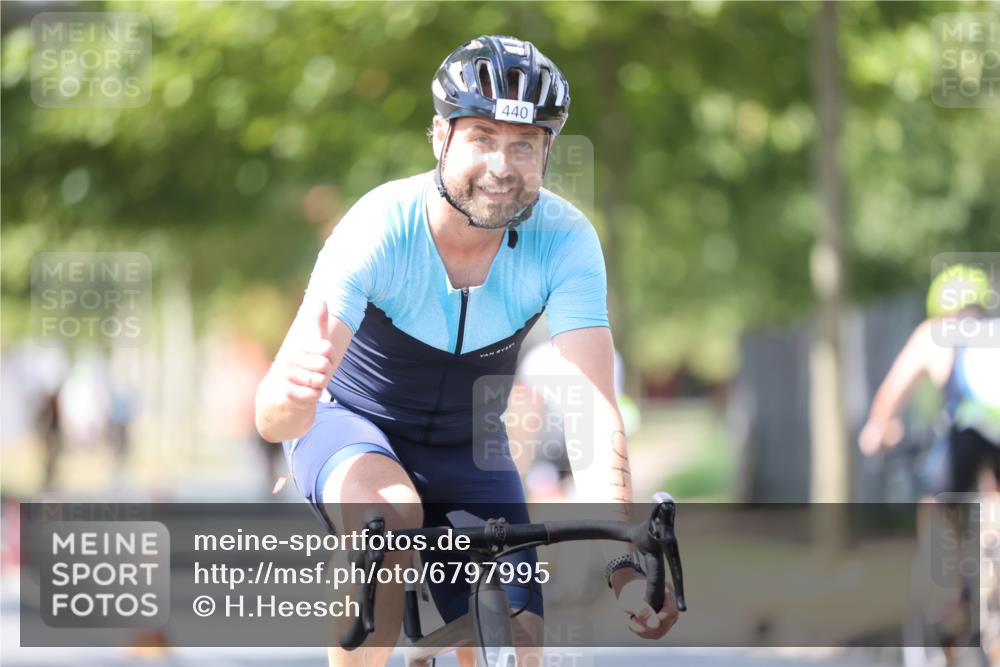 11.08.2024 - GEWOBA Citytriathlon Bremen H.Heesch http://msf.ph/oto/6797995 11.08.2024 13:34:54 Radfahren 319, 345, 365, 440, 445, 515, 548 meine-sportfotos.de