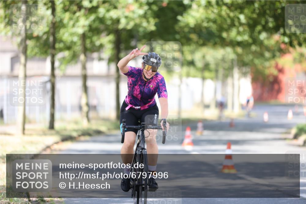 11.08.2024 - GEWOBA Citytriathlon Bremen H.Heesch http://msf.ph/oto/6797996 11.08.2024 11:53:20 Laufen  meine-sportfotos.de