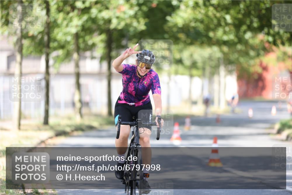 11.08.2024 - GEWOBA Citytriathlon Bremen H.Heesch http://msf.ph/oto/6797998 11.08.2024 11:53:20 Laufen  meine-sportfotos.de