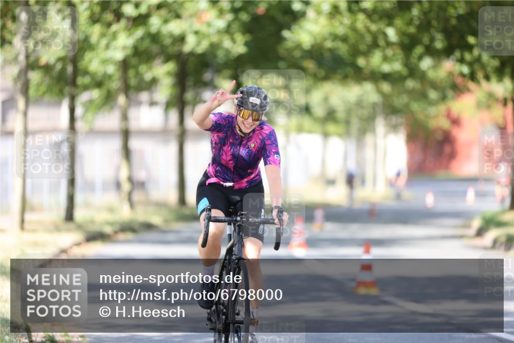 11.08.2024 - GEWOBA Citytriathlon Bremen H.Heesch http://msf.ph/oto/6798000 11.08.2024 11:53:20 Laufen  meine-sportfotos.de