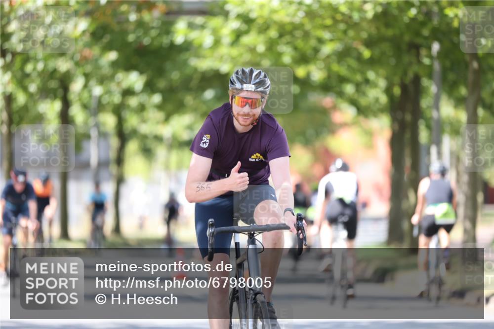 11.08.2024 - GEWOBA Citytriathlon Bremen H.Heesch http://msf.ph/oto/6798005 11.08.2024 13:34:59 Radfahren 296, 319, 345, 365, 431, 440, 445, 515, 544, 548 meine-sportfotos.de