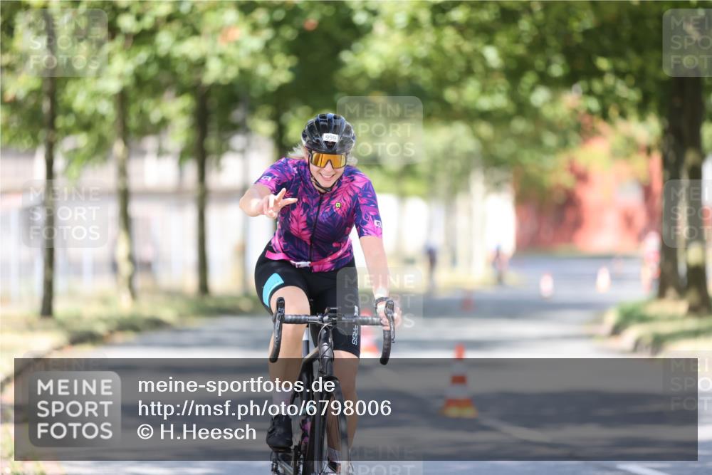 11.08.2024 - GEWOBA Citytriathlon Bremen H.Heesch http://msf.ph/oto/6798006 11.08.2024 11:53:21 Laufen  meine-sportfotos.de