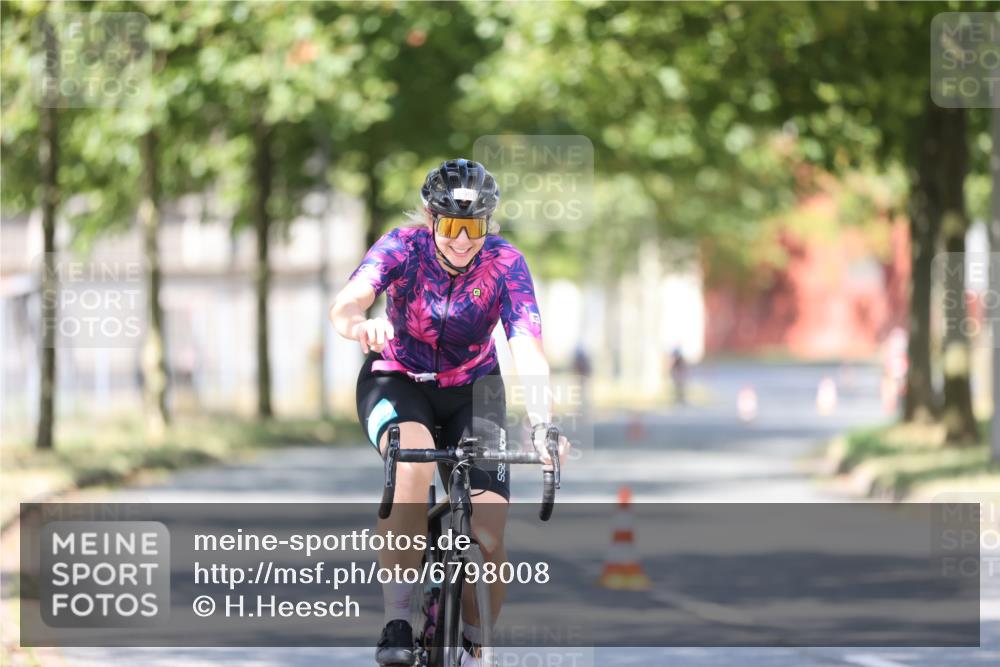 11.08.2024 - GEWOBA Citytriathlon Bremen H.Heesch http://msf.ph/oto/6798008 11.08.2024 11:53:21 Laufen  meine-sportfotos.de