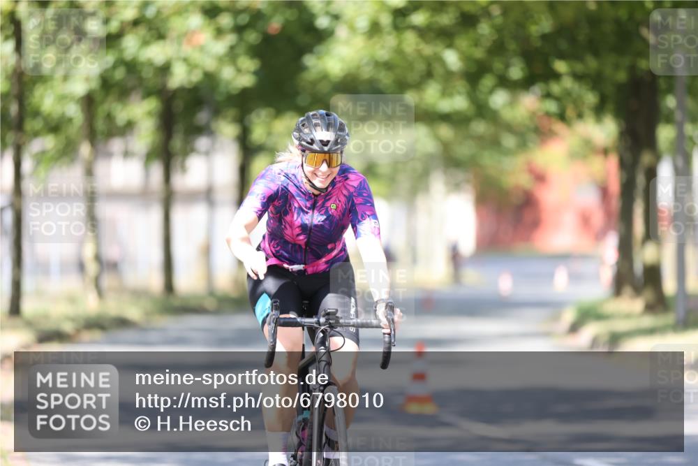 11.08.2024 - GEWOBA Citytriathlon Bremen H.Heesch http://msf.ph/oto/6798010 11.08.2024 11:53:21 Laufen  meine-sportfotos.de