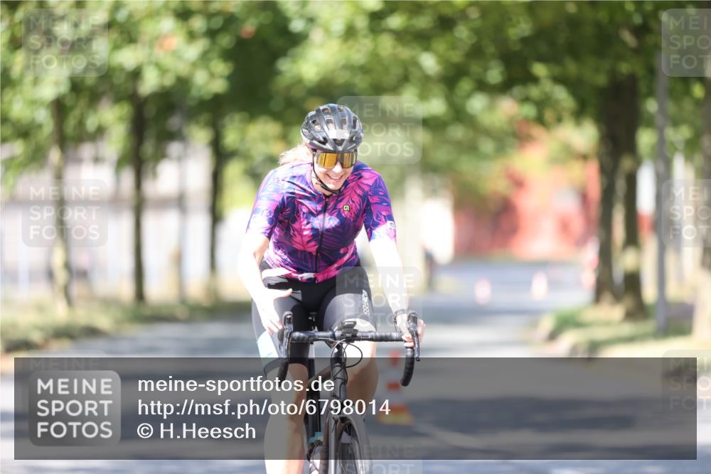 11.08.2024 - GEWOBA Citytriathlon Bremen H.Heesch http://msf.ph/oto/6798014 11.08.2024 11:53:21 Laufen  meine-sportfotos.de