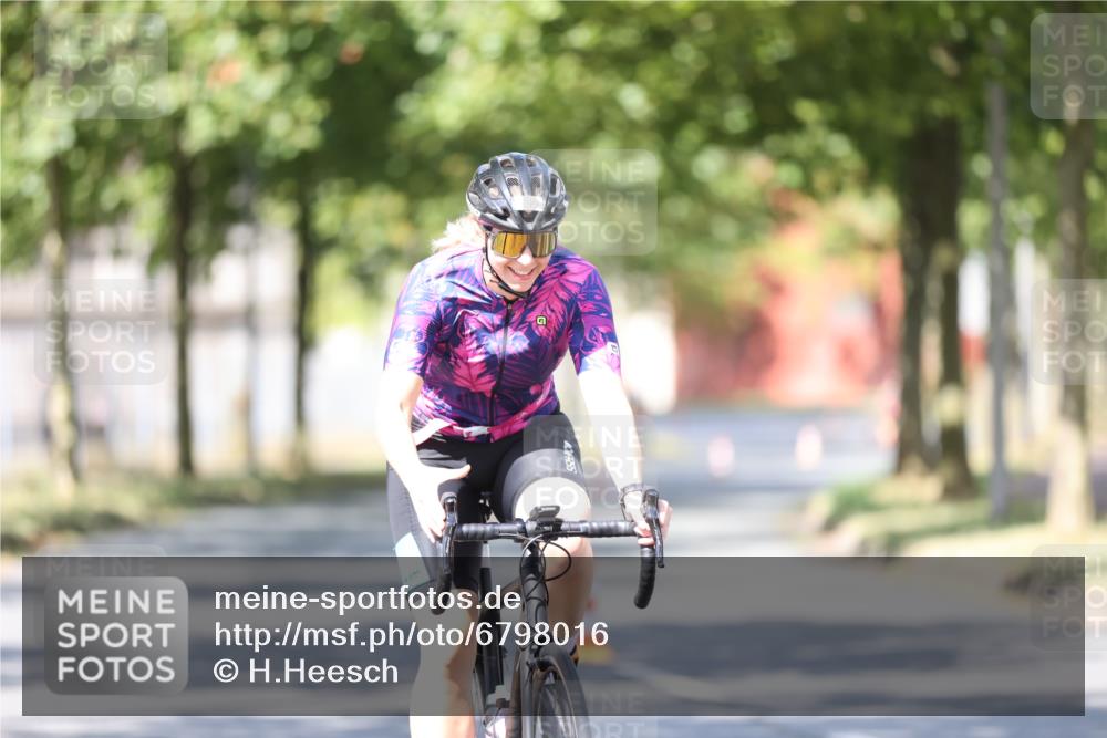 11.08.2024 - GEWOBA Citytriathlon Bremen H.Heesch http://msf.ph/oto/6798016 11.08.2024 11:53:21 Laufen  meine-sportfotos.de
