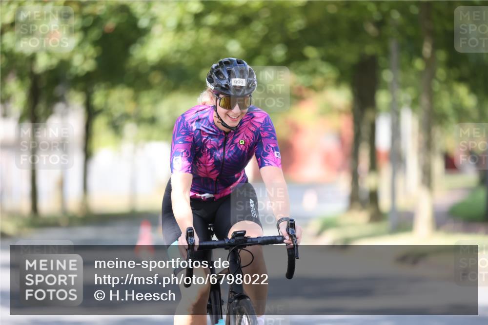 11.08.2024 - GEWOBA Citytriathlon Bremen H.Heesch http://msf.ph/oto/6798022 11.08.2024 11:53:21 Laufen  meine-sportfotos.de