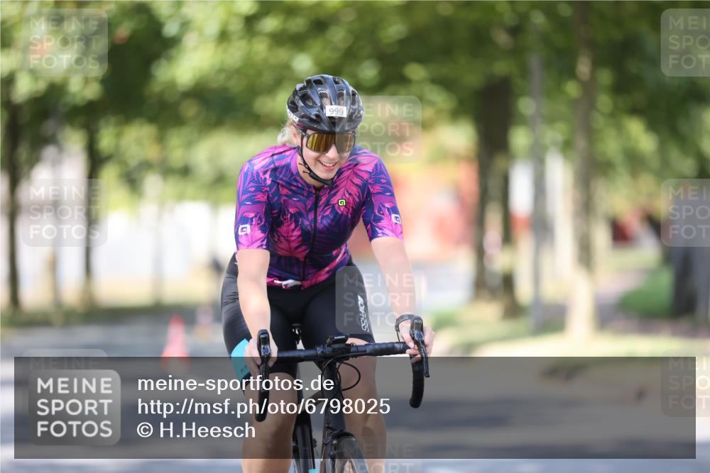 11.08.2024 - GEWOBA Citytriathlon Bremen H.Heesch http://msf.ph/oto/6798025 11.08.2024 11:53:21 Laufen  meine-sportfotos.de