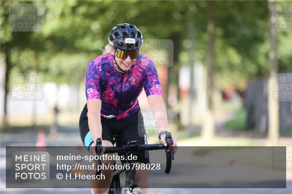11.08.2024 - GEWOBA Citytriathlon Bremen H.Heesch http://msf.ph/oto/6798028 11.08.2024 11:53:21 Laufen  meine-sportfotos.de