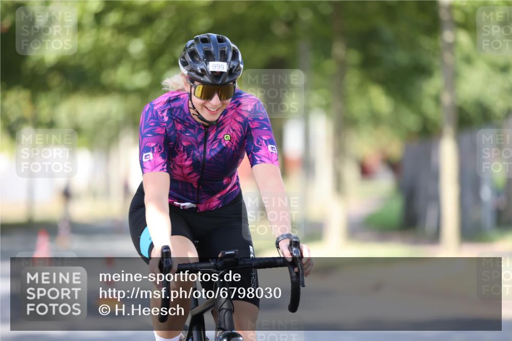11.08.2024 - GEWOBA Citytriathlon Bremen H.Heesch http://msf.ph/oto/6798030 11.08.2024 11:53:21 Laufen  meine-sportfotos.de