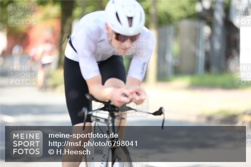 11.08.2024 - GEWOBA Citytriathlon Bremen H.Heesch http://msf.ph/oto/6798041 11.08.2024 11:53:29 Laufen  meine-sportfotos.de