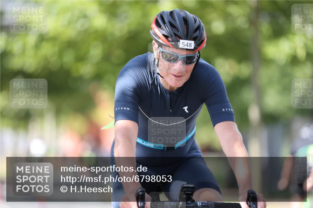 11.08.2024 - GEWOBA Citytriathlon Bremen H.Heesch http://msf.ph/oto/6798053 11.08.2024 13:35:02 Radfahren 296, 319, 345, 365, 420, 431, 440, 445, 515, 544, 548, 724 meine-sportfotos.de