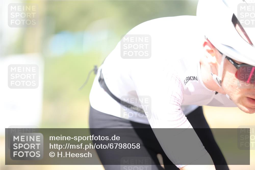 11.08.2024 - GEWOBA Citytriathlon Bremen H.Heesch http://msf.ph/oto/6798058 11.08.2024 11:53:29 Laufen  meine-sportfotos.de