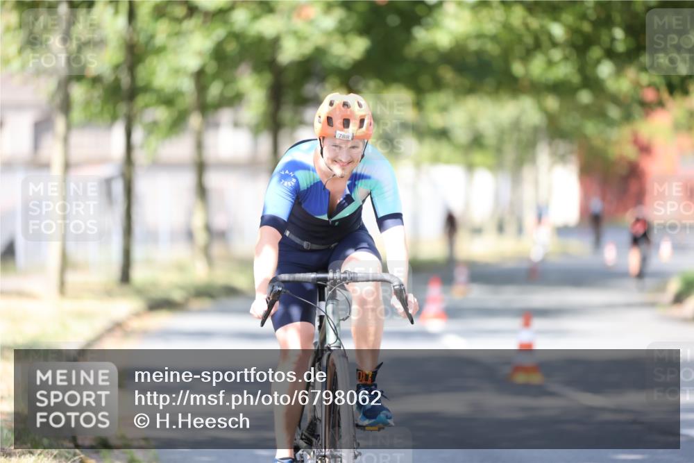 11.08.2024 - GEWOBA Citytriathlon Bremen H.Heesch http://msf.ph/oto/6798062 11.08.2024 11:53:32 Laufen  meine-sportfotos.de