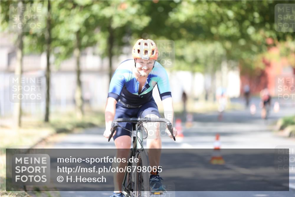 11.08.2024 - GEWOBA Citytriathlon Bremen H.Heesch http://msf.ph/oto/6798065 11.08.2024 11:53:32 Laufen  meine-sportfotos.de