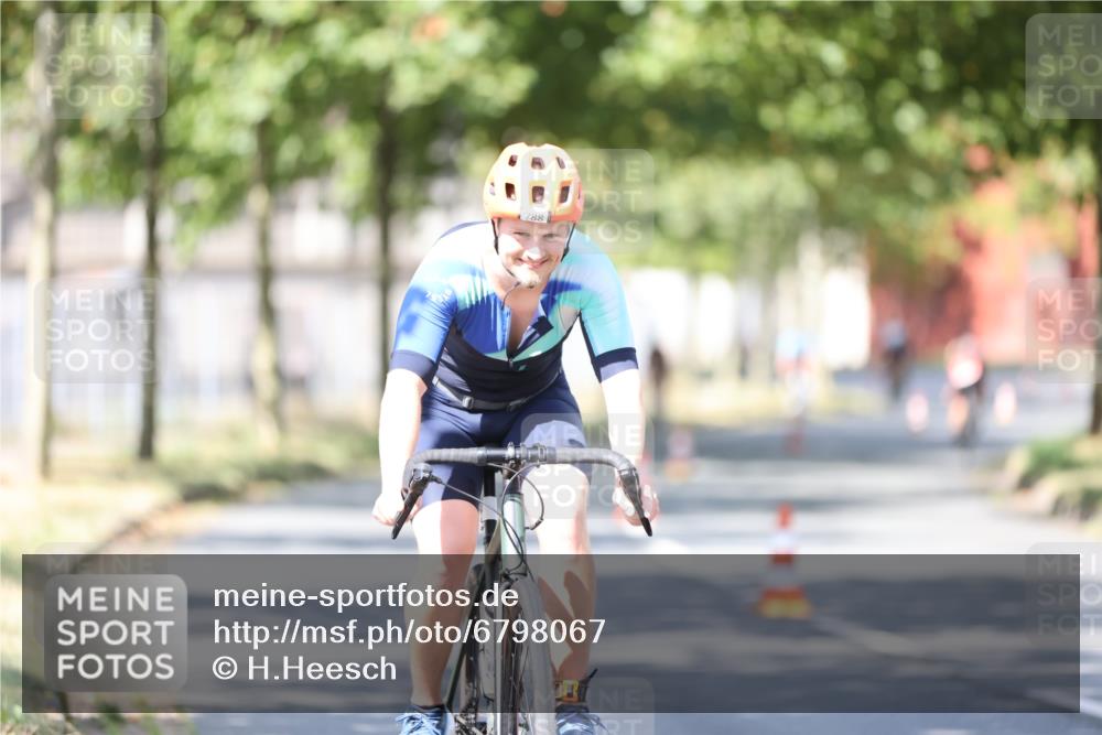 11.08.2024 - GEWOBA Citytriathlon Bremen H.Heesch http://msf.ph/oto/6798067 11.08.2024 11:53:32 Laufen  meine-sportfotos.de