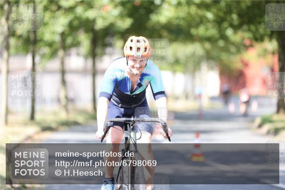 11.08.2024 - GEWOBA Citytriathlon Bremen H.Heesch http://msf.ph/oto/6798069 11.08.2024 11:53:32 Laufen  meine-sportfotos.de
