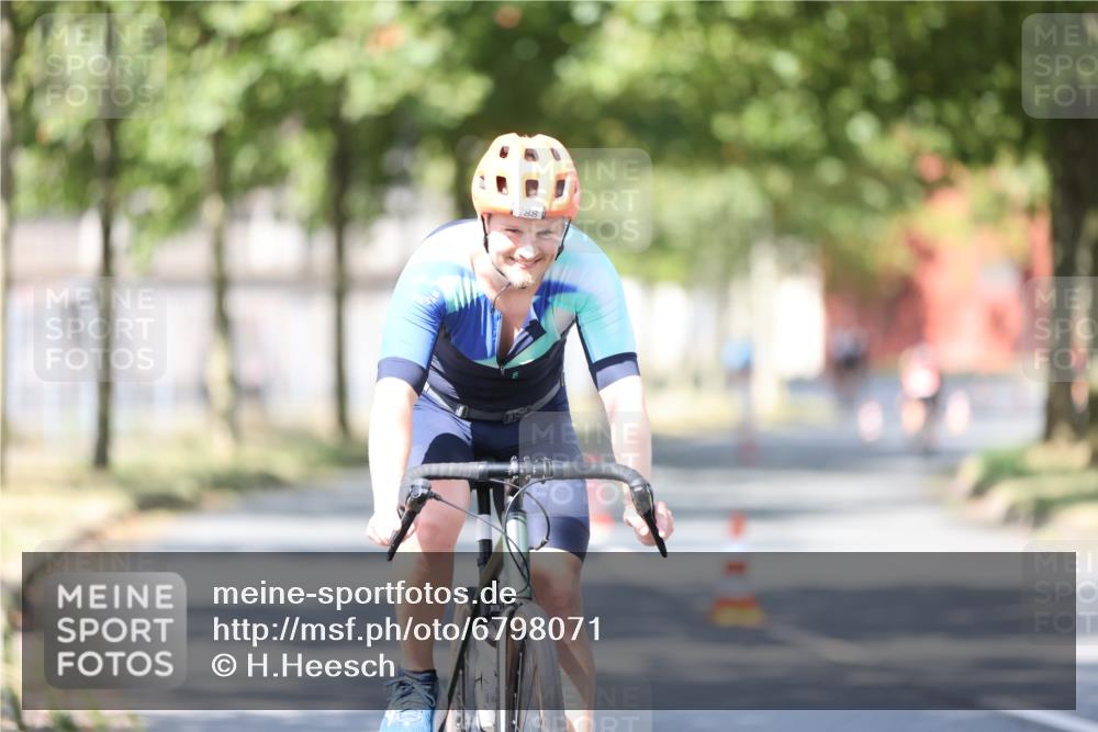 11.08.2024 - GEWOBA Citytriathlon Bremen H.Heesch http://msf.ph/oto/6798071 11.08.2024 11:53:32 Laufen  meine-sportfotos.de