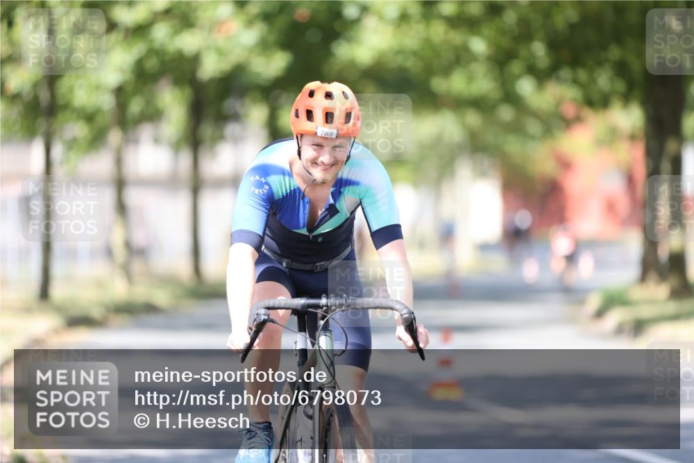 11.08.2024 - GEWOBA Citytriathlon Bremen H.Heesch http://msf.ph/oto/6798073 11.08.2024 11:53:32 Laufen  meine-sportfotos.de