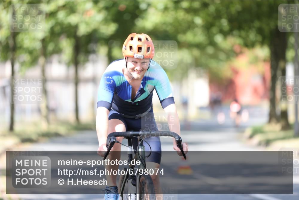 11.08.2024 - GEWOBA Citytriathlon Bremen H.Heesch http://msf.ph/oto/6798074 11.08.2024 11:53:32 Laufen  meine-sportfotos.de
