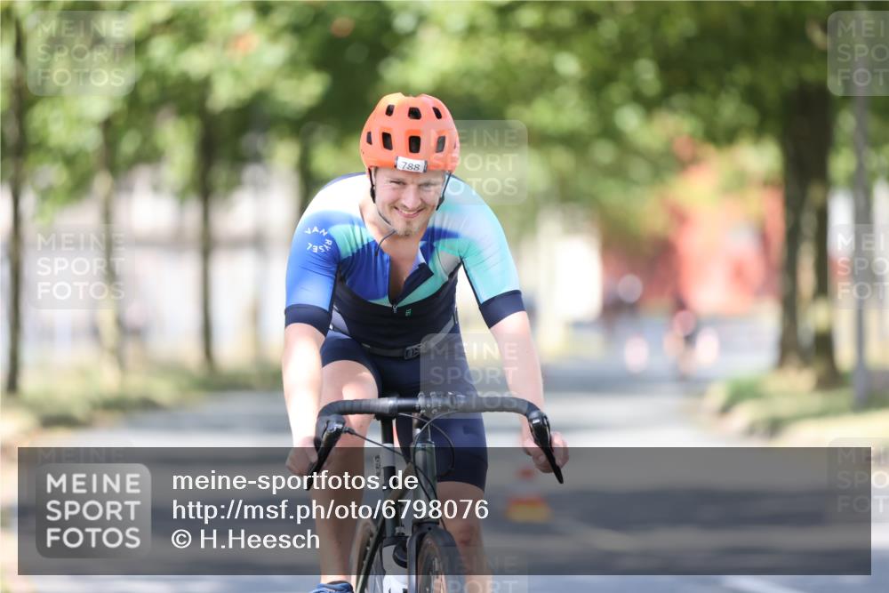 11.08.2024 - GEWOBA Citytriathlon Bremen H.Heesch http://msf.ph/oto/6798076 11.08.2024 11:53:32 Laufen  meine-sportfotos.de