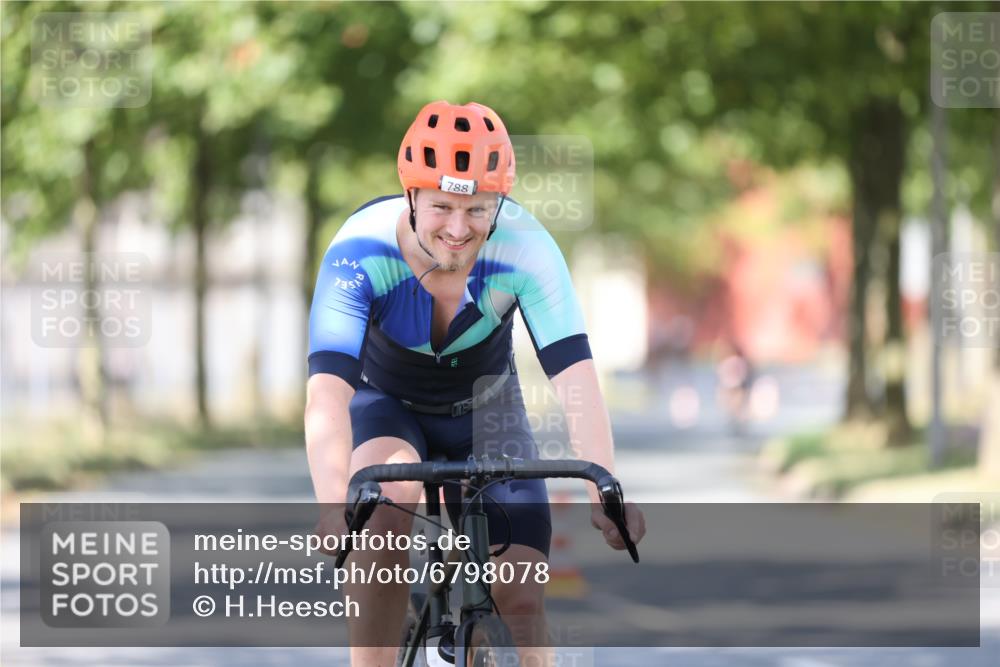 11.08.2024 - GEWOBA Citytriathlon Bremen H.Heesch http://msf.ph/oto/6798078 11.08.2024 11:53:32 Laufen  meine-sportfotos.de